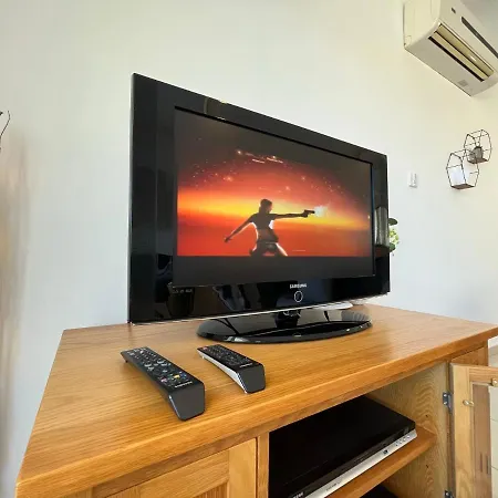 Beautiful 2 Bed In Valley, Paphos Διαμέρισμα *