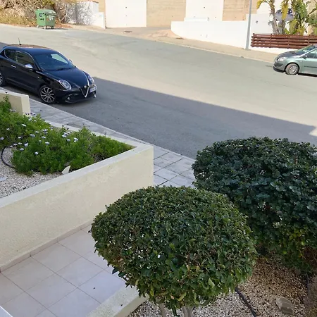 Beautiful 2 Bed In Valley, Paphos Διαμέρισμα Πέγεια