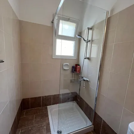 Beautiful 2 Bed In Valley, Paphos Διαμέρισμα Πέγεια