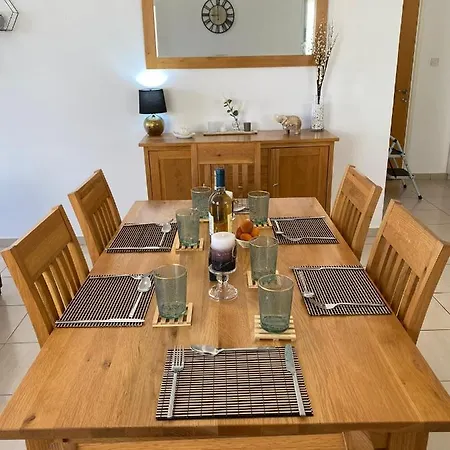 Beautiful 2 Bed In Valley, Paphos Apartman