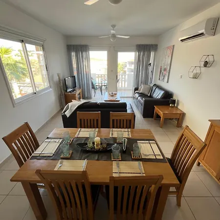 Beautiful 2 Bed In Valley, Paphos Apartment