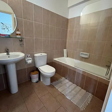 Beautiful 2 Bed In Valley, Paphos Péjia