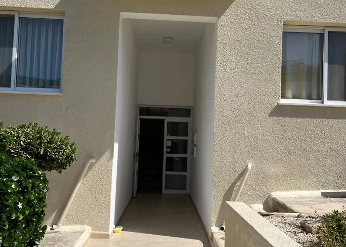 Beautiful 2 Bed In Valley, Paphos Apartament